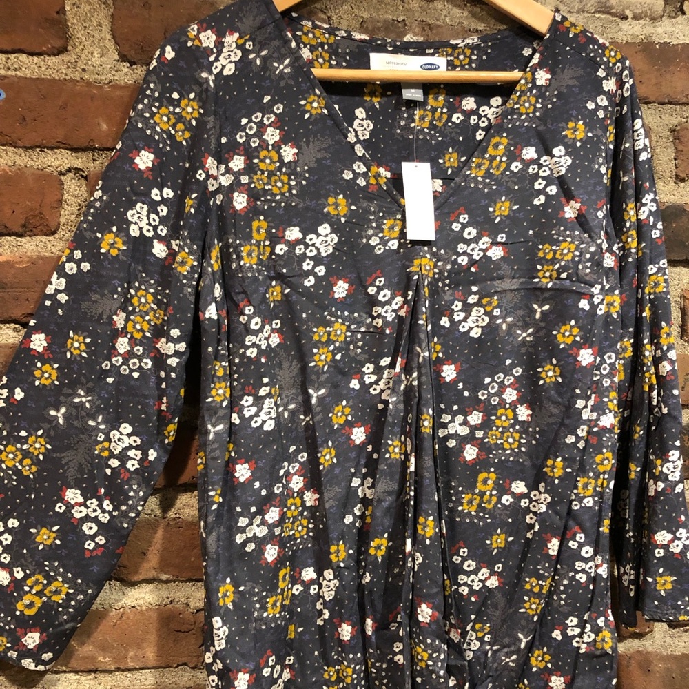 Women’s Navy Maternity Shirt Tag On Size Medium